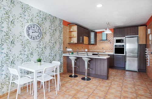 San Isidro House | Charming Holiday Home "Forasteras Home" with Rooftop Terrace & Wi-Fi