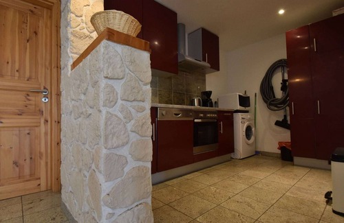 Varsberg House | Charming holiday home with terrace in Varsberg