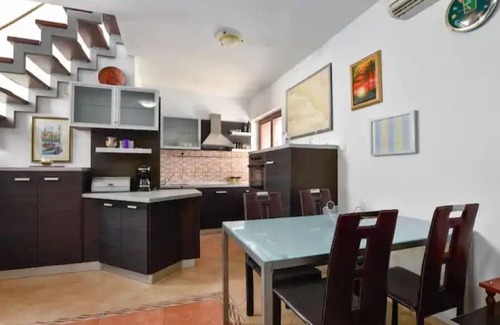 Dol House | Charming holiday home with private pool