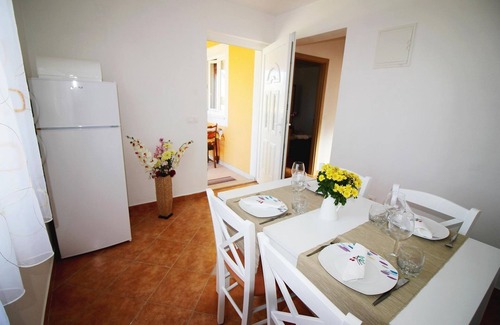Fuskulin House | Charming holiday home with sea view, 2 bicycles, barbecue, deckchair, private balcony