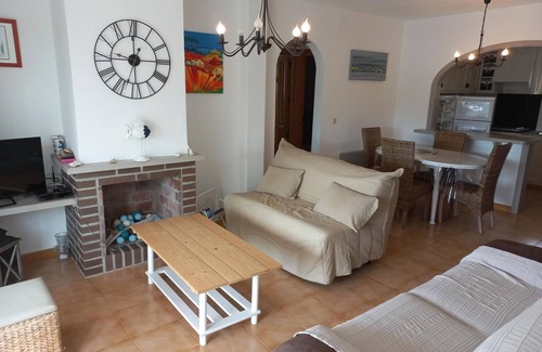 Bon Relax House | Charming Home for 6 with A/C, Pool, BBQ, WiFi, and Parking, Sant Pere Pescador