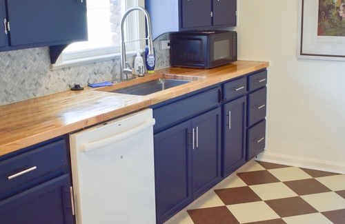 Cedar Falls House | Charming Home Away From Home!