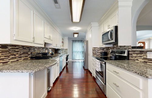 Goose Creek House | Charming home- Dog Friendly, Private Pool w/Private Putting Green