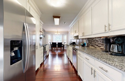 Goose Creek House | Charming home- Dog Friendly, Private Pool w/Private Putting Green