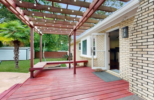 Goose Creek House | Charming home- Dog Friendly, Private Pool w/Private Putting Green