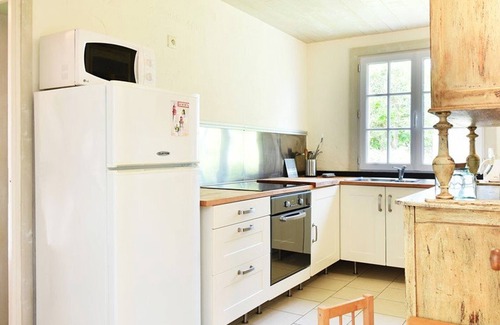 Les Portes-en-Re House | Charming Home Near Village Center with Garden & Modern Amenities