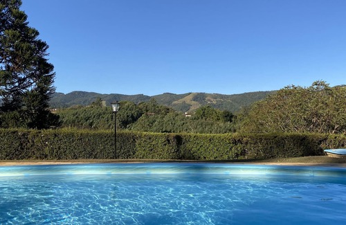 Vargem House | Charming home, gourmet ranch, WIFI, game room, beautiful view of the mountains!