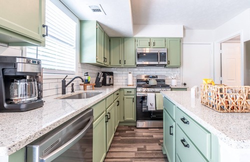 Lawrenceville House | Charming Home-Lawrenceville