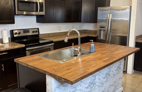 East Downtown Houston House | CHARMING HOME MINS TO HOSPITAL, UOFH, ASTROS, ROCKETS, AIRPORT