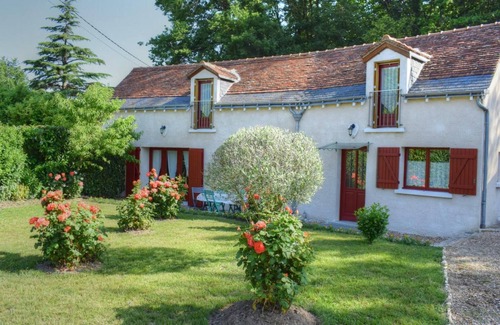 Azay-sur-Cher Cottage | Charming Home near Loire Castles, Tours & Vineyards - Large Garden, Family Friendly, WIFI