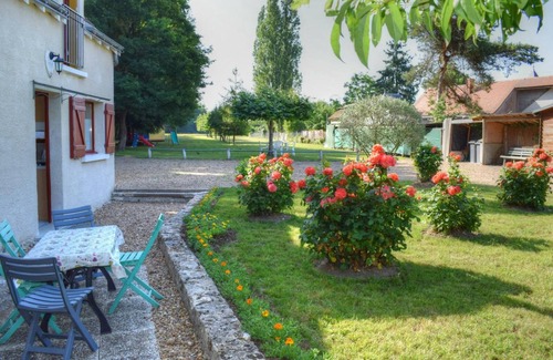 Azay-sur-Cher Cottage | Charming Home near Loire Castles, Tours & Vineyards - Large Garden, Family Friendly, WIFI