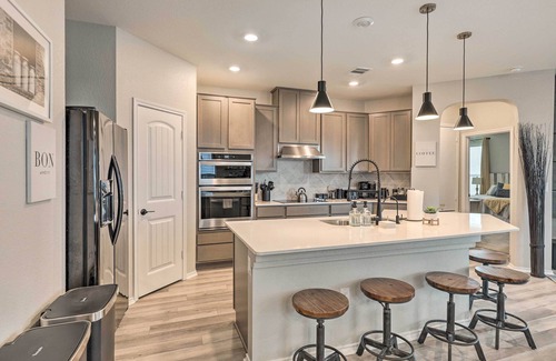 Vista Del Pueblo House | Charming Home Near Austin w/Grill & Porch!