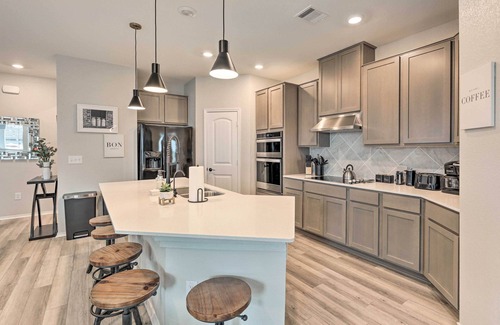 Vista Del Pueblo House | Charming Home Near Austin w/Grill & Porch!