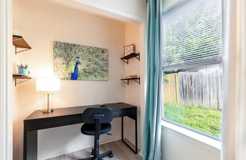 Converse House | Charming Home Near Lake, not far from Riverwalk, Shopping & SA Attractions!