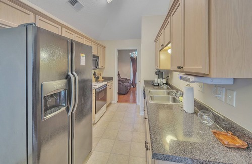 Whitehaven House | Charming Home near Memphis Airport - Free Parking by RedAwning