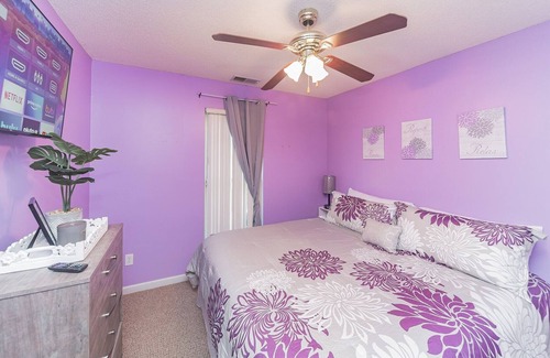Whitehaven House | Charming Home near Memphis Airport - Free Parking by RedAwning