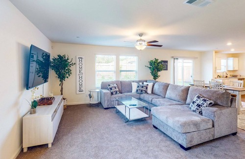 Visalia House | Charming home near National Forest & Lake