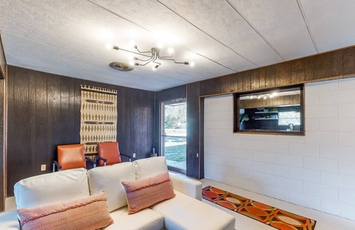 Carrabelle House | Charming home near the beach with retro vibe and high-speed WiFi - dogs welcome