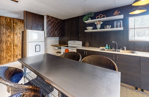 Carrabelle House | Charming home near the beach with retro vibe and high-speed WiFi - dogs welcome