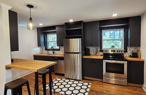 Burgaw House | Charming Home on 1 Acre – Close to Shopping and Dining