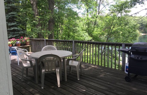 Lake Ann House | Charming home on Bryan lake, a no wake lake,w grass/sand beach and fishing
