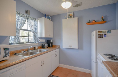 Fairgreen House | Charming home looks out onto Hidden Lakes Golf Course. 1152F