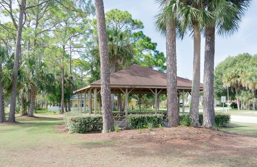 Fairgreen House | Charming home looks out onto Hidden Lakes Golf Course. 1152F