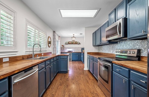 Corinth House | Charming home w/Backyard Oasis Near Denton Square