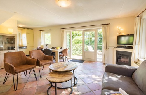 Paasloo House | Charming Home w/Garden