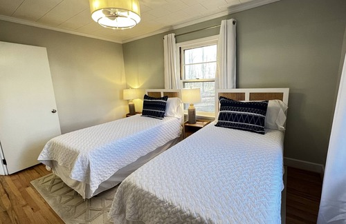 Elon College House | Charming Home w/ hot tub, pool table, and patio TV.