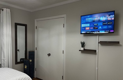Elon College House | Charming Home w/ hot tub, pool table, and patio TV.