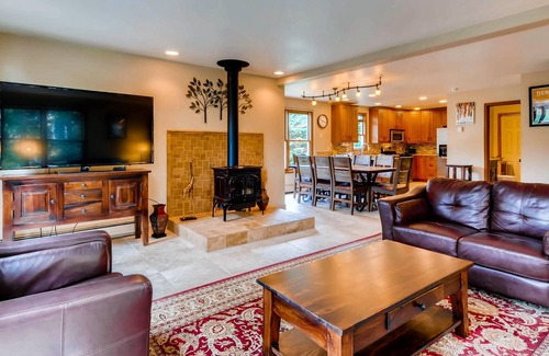 Weisshorn House | Charming Home w/Mountain Views + Hot Tub + Ski Shuttle - Raven's Bungalow