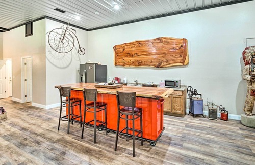 Centre Apartment | Charming Home w/ Patio ~ 9 Mi to Cave Spring!