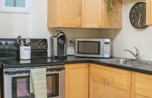 Southwest House | Charming Home w/HOT TUB!