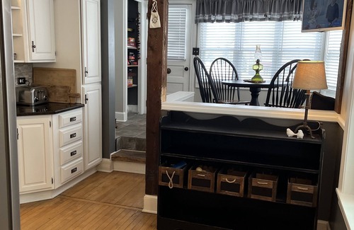 Richmond House | Charming home, walk to The District, dining & shops: Lake Geneva only 12 miles!