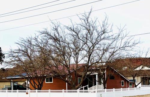 Kanab House | Charming home walking distance from downtown Kanab, w/King Suite