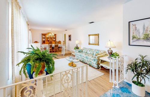 South Daytona House | Charming home with beach nearby, full kitchen, grill, central AC, & W/D