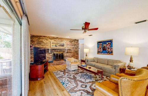 South Daytona House | Charming home with beach nearby, full kitchen, grill, central AC, & W/D