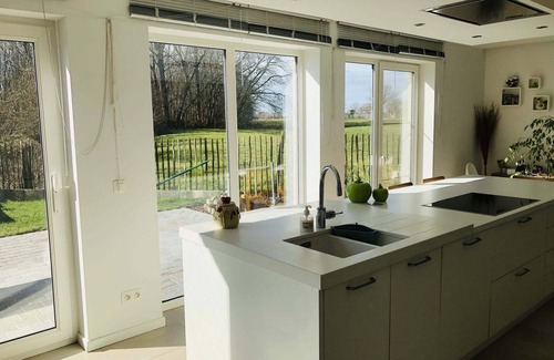 Zuienkerke House | Charming Home with Garden