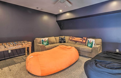 Hardwick Cottage | Charming Home with Fire Pit on Lake Sinclair!