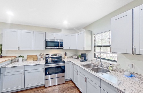 Blanco Cabin | Charming home with grill, full kitchen, central AC, & W/D