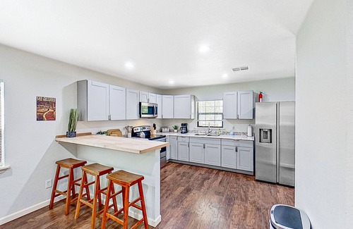 Blanco Cabin | Charming home with grill, full kitchen, central AC, & W/D