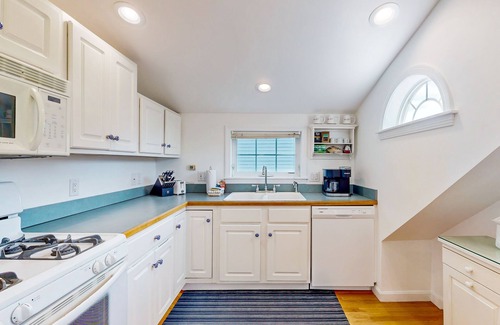 York Beach Apartment | Charming home with ocean view, firepit, deck, golf nearby, & W/D