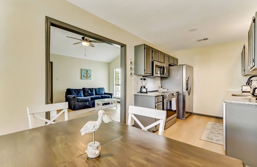St. Marys House | Charming home with patio, central AC, full kitchen, & W/D - near outdoor rec