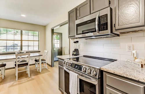 St. Marys House | Charming home with patio, central AC, full kitchen, & W/D - near outdoor rec