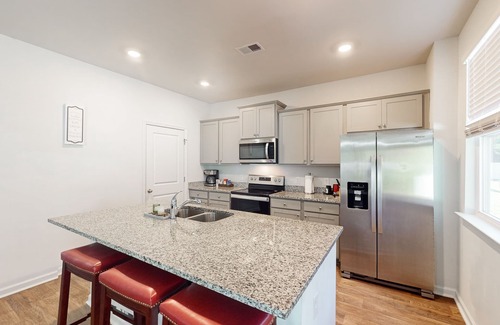 Port Wentworth House | Charming home with pool, patio, dog-friendly space & near the beach