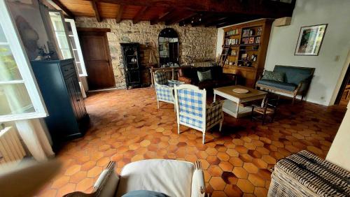 Breuillet House | Charming Home with Pool Near Royan & Beaches