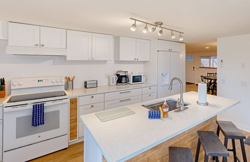 Sandpoint House | Charming home with river views, spacious patio, BBQ, WiFi and streaming