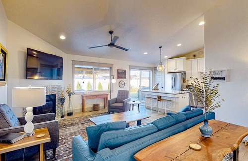 Meridian House | Charming home with skiing, fireplace, enclosed yard, central AC & washer/dryer