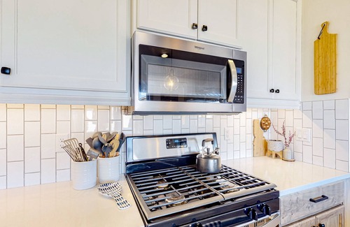 Meridian House | Charming home with skiing, fireplace, enclosed yard, central AC & washer/dryer